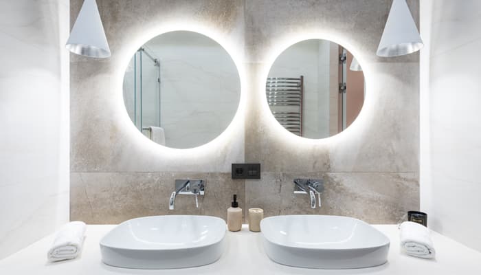 Banheiros modernos: 45 projetos para se inspirar e arrasar!